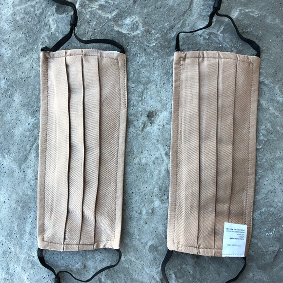 4 Pleated Face Masks - Picture 1 of 4